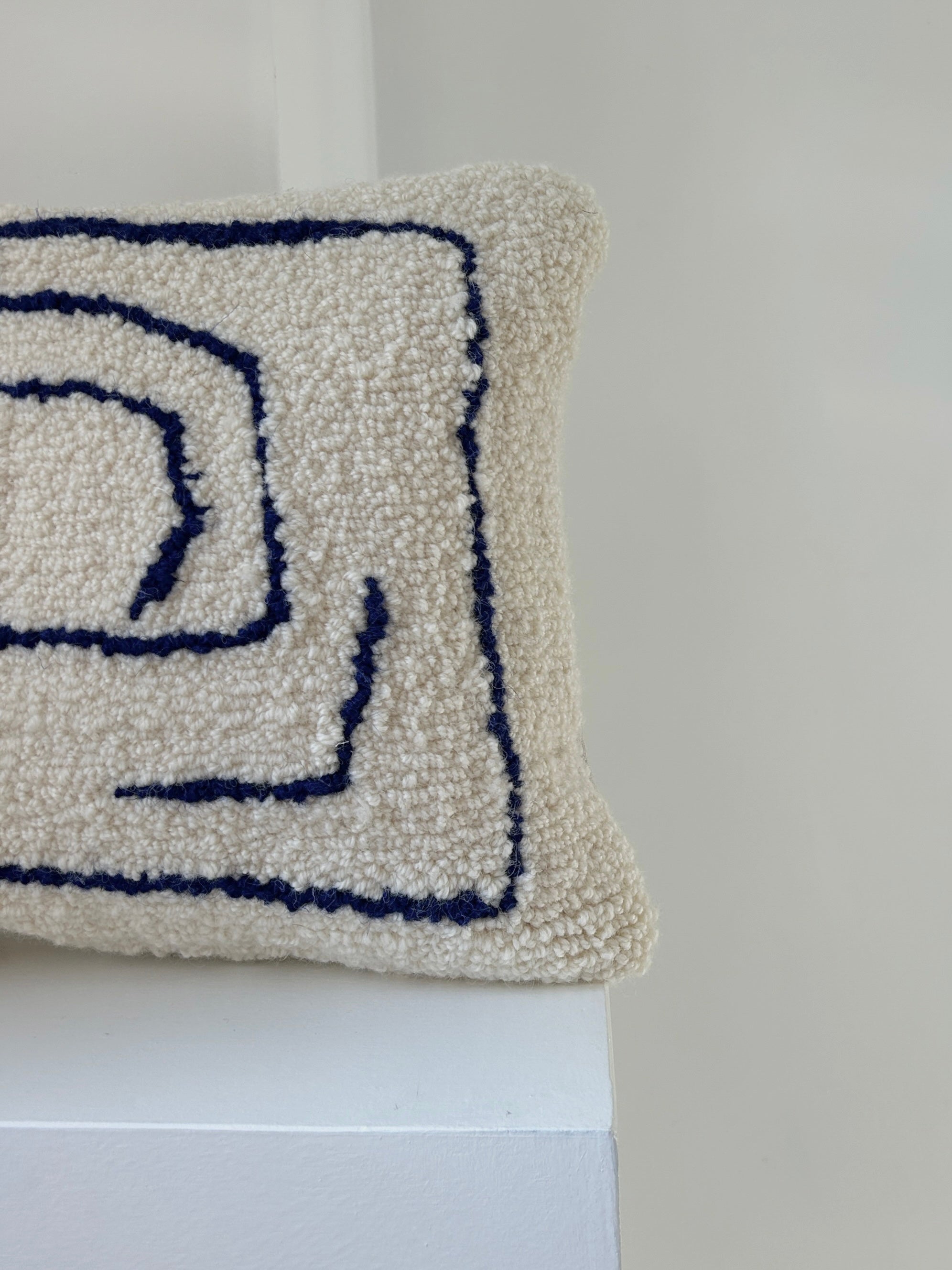 'Traces' | Tufted Cushion