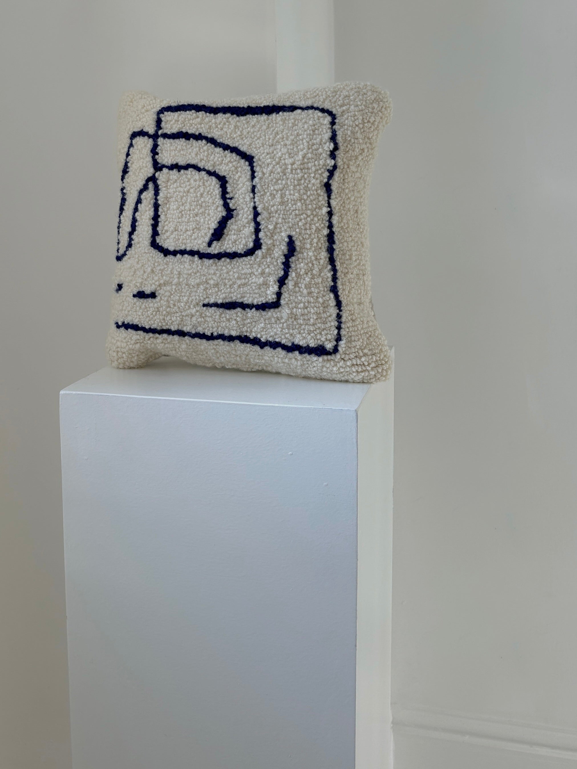 'Traces' | Tufted Cushion