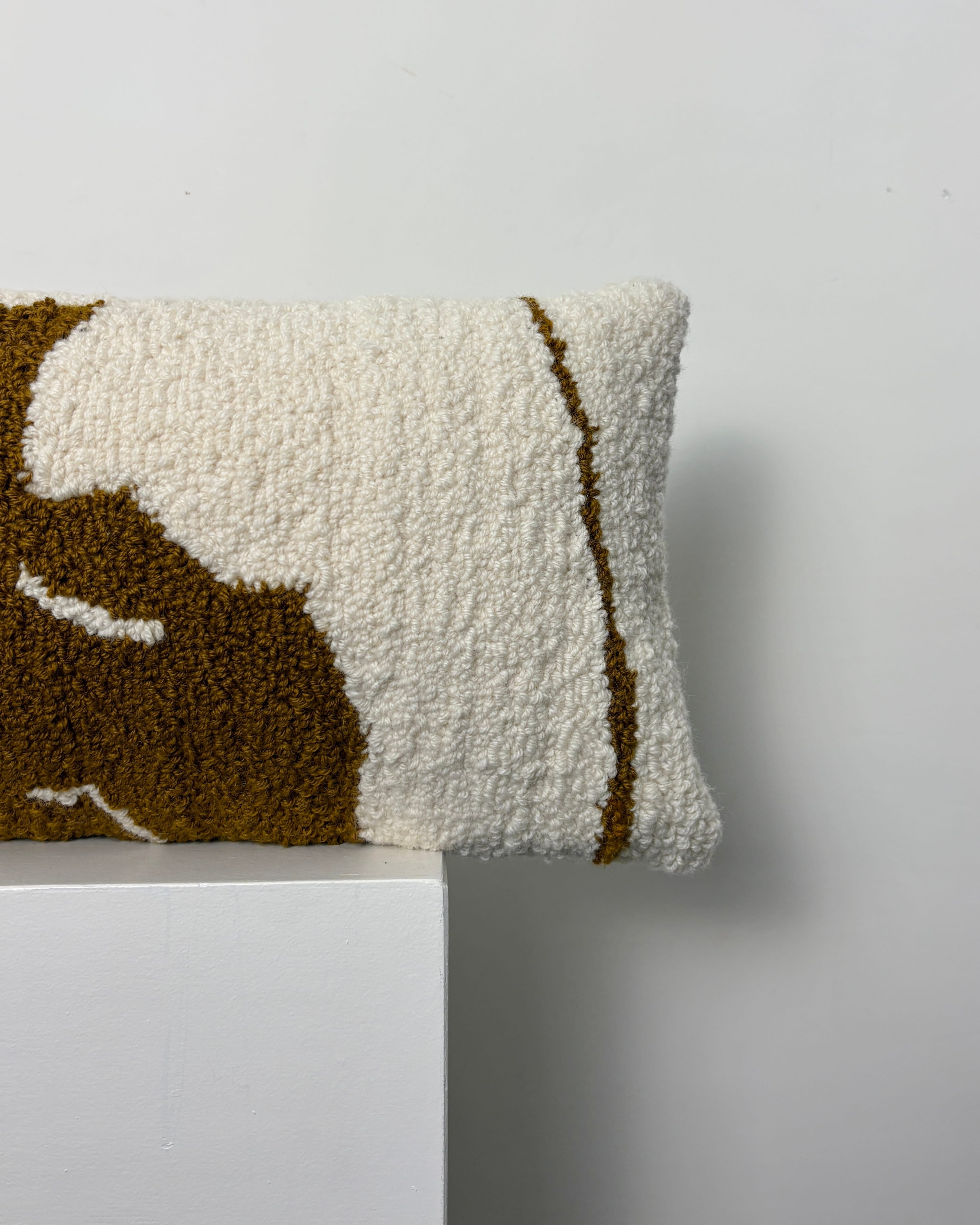 'Rottingdean' | Tufted Rectangle Cushion